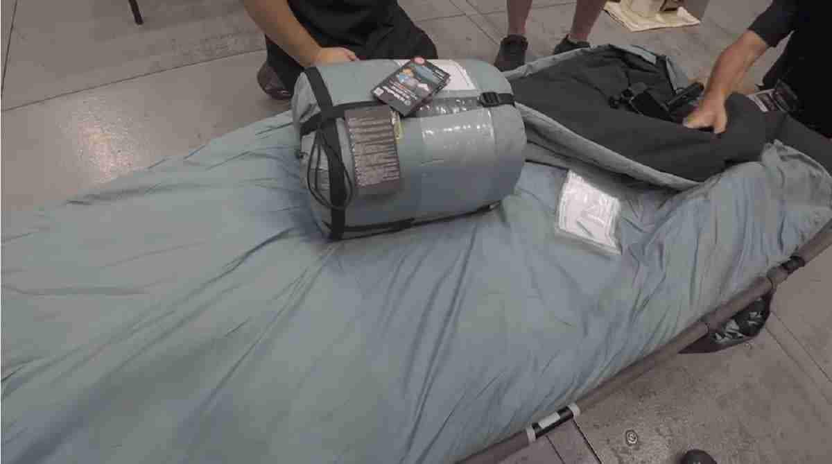 ワークマン】「エックスシェルター断熱ムービングシュラフ」は肌触り