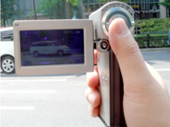 レビュー］小さな本格派--ソニー「HANDYCAM HDR-TG1」 - CNET Japan