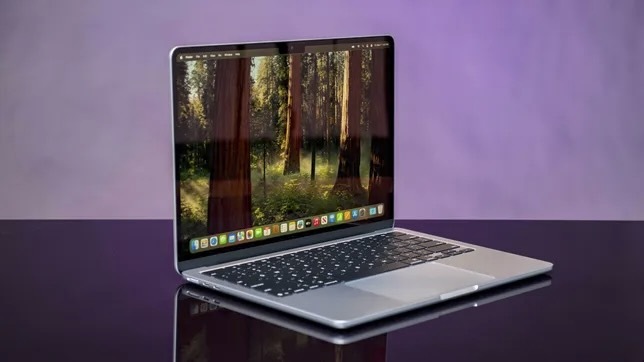 M4搭載「MacBook Air」（2025）レビュー 着実に性能向上、カメラも
