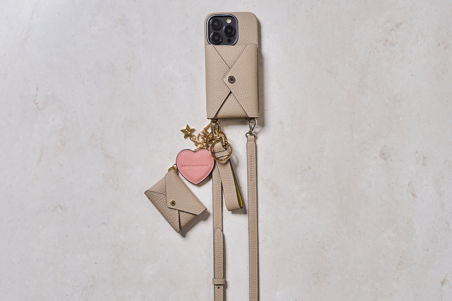 上質なレザーのスマホアクセサリー – イタリア(ミラノ)発の高級革製品