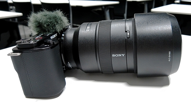 ソニー、αシリーズ初のレンズ交換式Vlogカメラ「VLOGCAM ZV-E10」発売