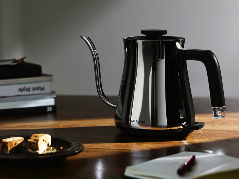 バルミューダ、2度の発売延期を経て、電気ケトル「BALMUDA The Pot」の