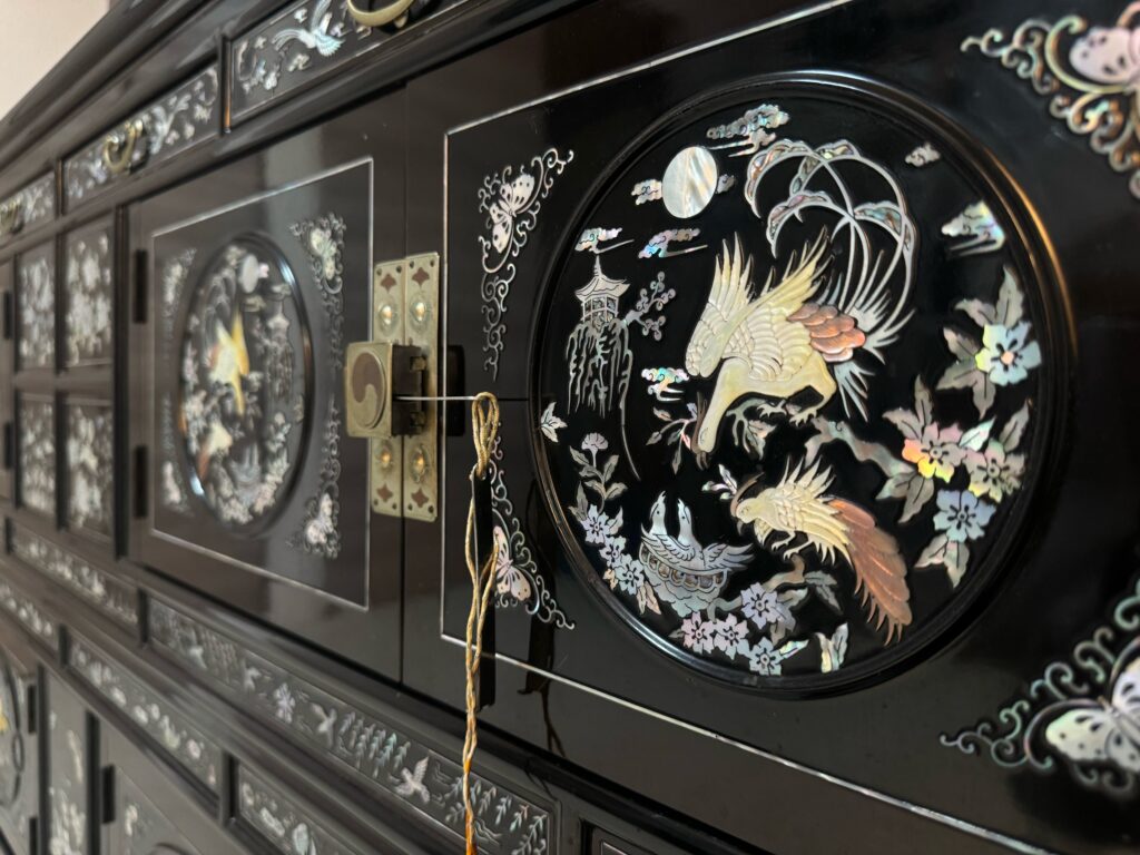 買取事例〜 韓国螺鈿家具をお買取させて頂きました