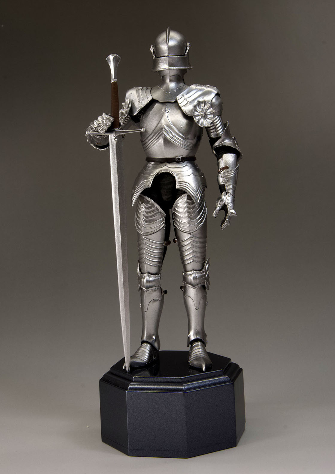 タケヤ式自在置物シリーズ最新作に西洋の甲冑が登場！｜海洋堂広報