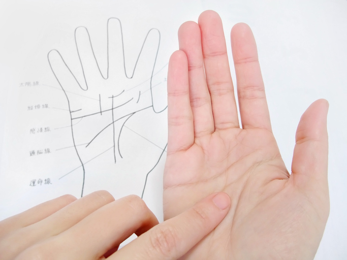 手相でわかる体の不調｜感情線で高血圧、生命線で腰痛、便秘…手のひら
