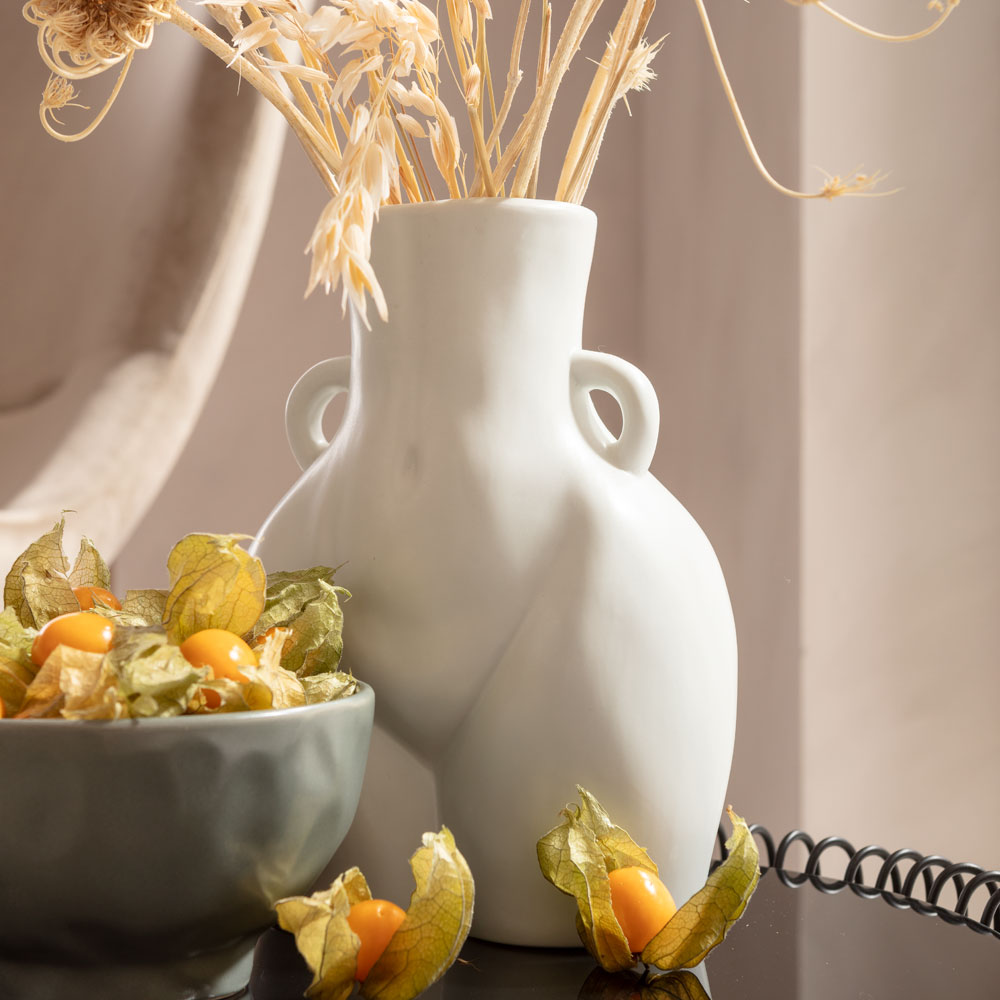 ドナ ホワイト フラワーベース - 花瓶・フラワーベースの通販 ｜【KARE