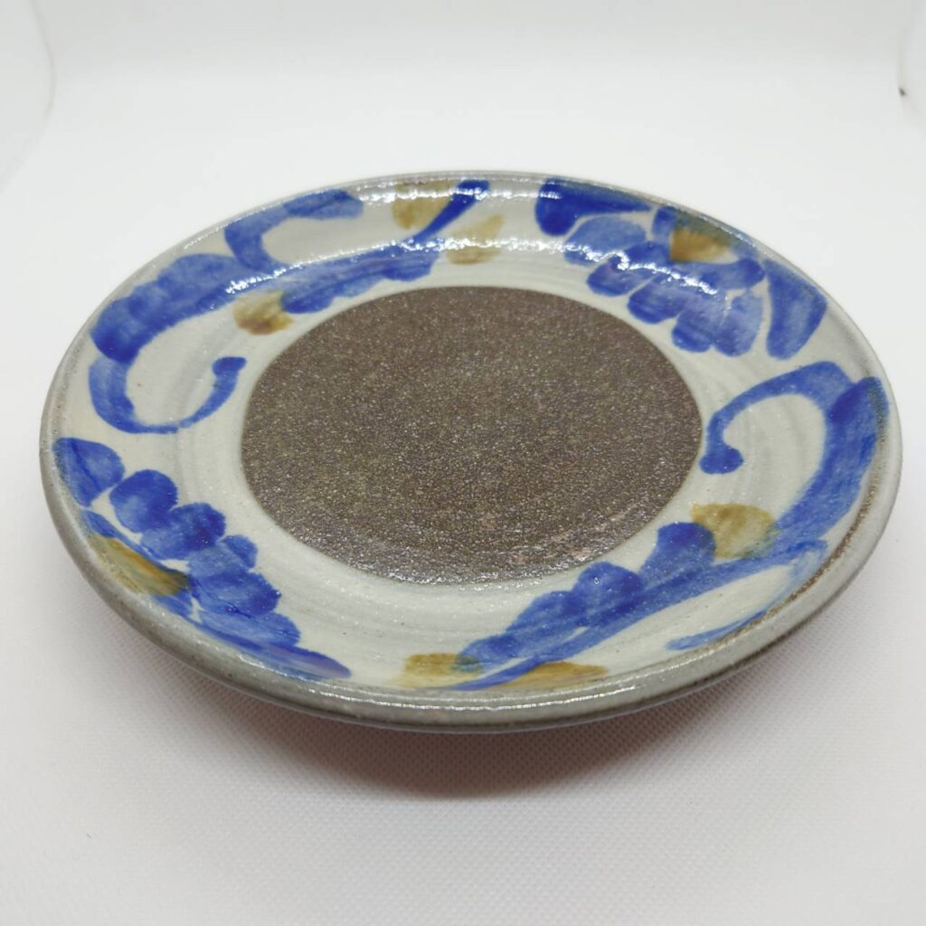 やちむん漂窯」7寸平皿重ね焼き コバルト菊柄 | 【やちむん】よーりよーり