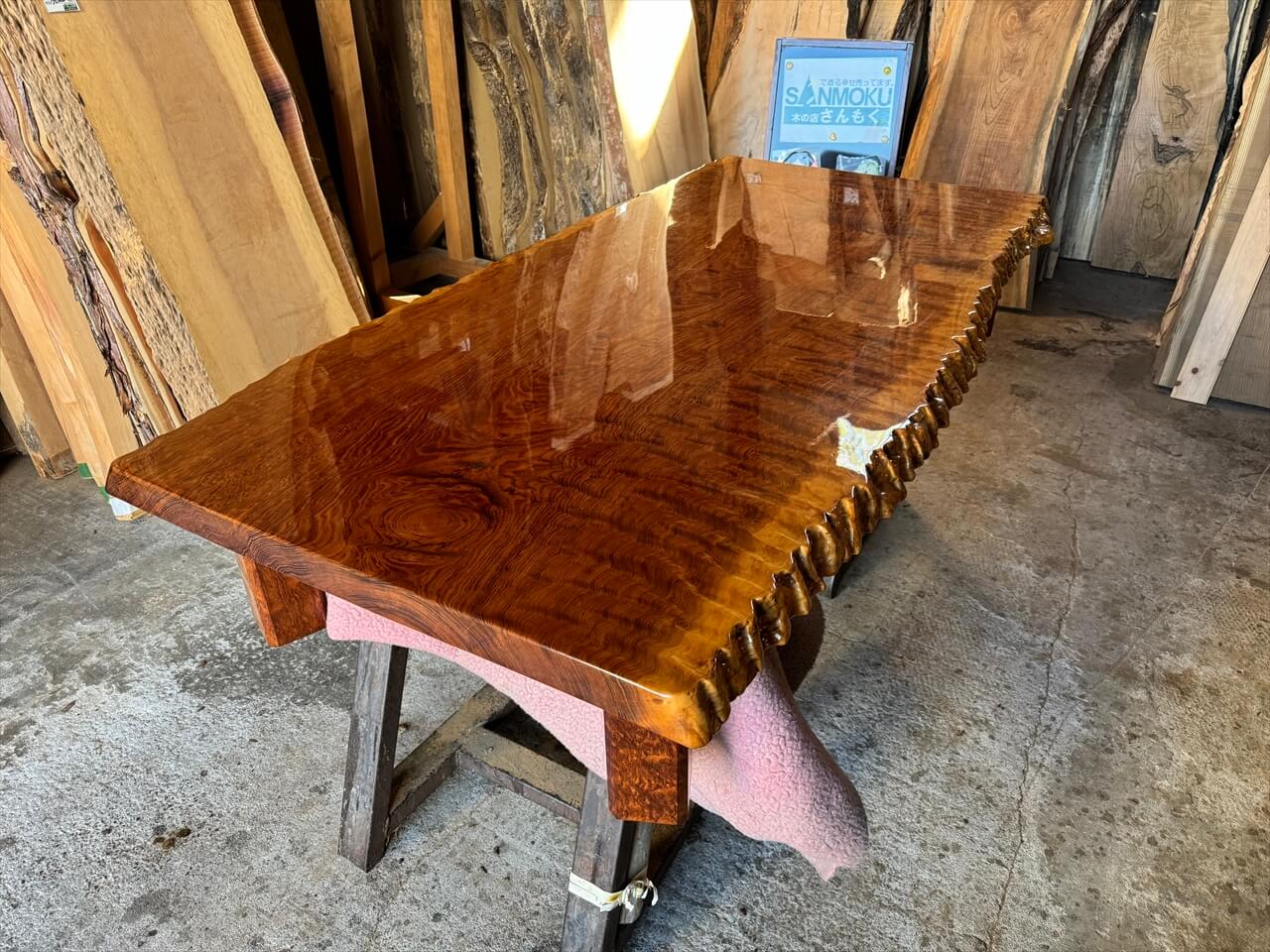 古き良きを今の暮らしに 【テーブル・座卓のリメイク実例】 | 一枚板x