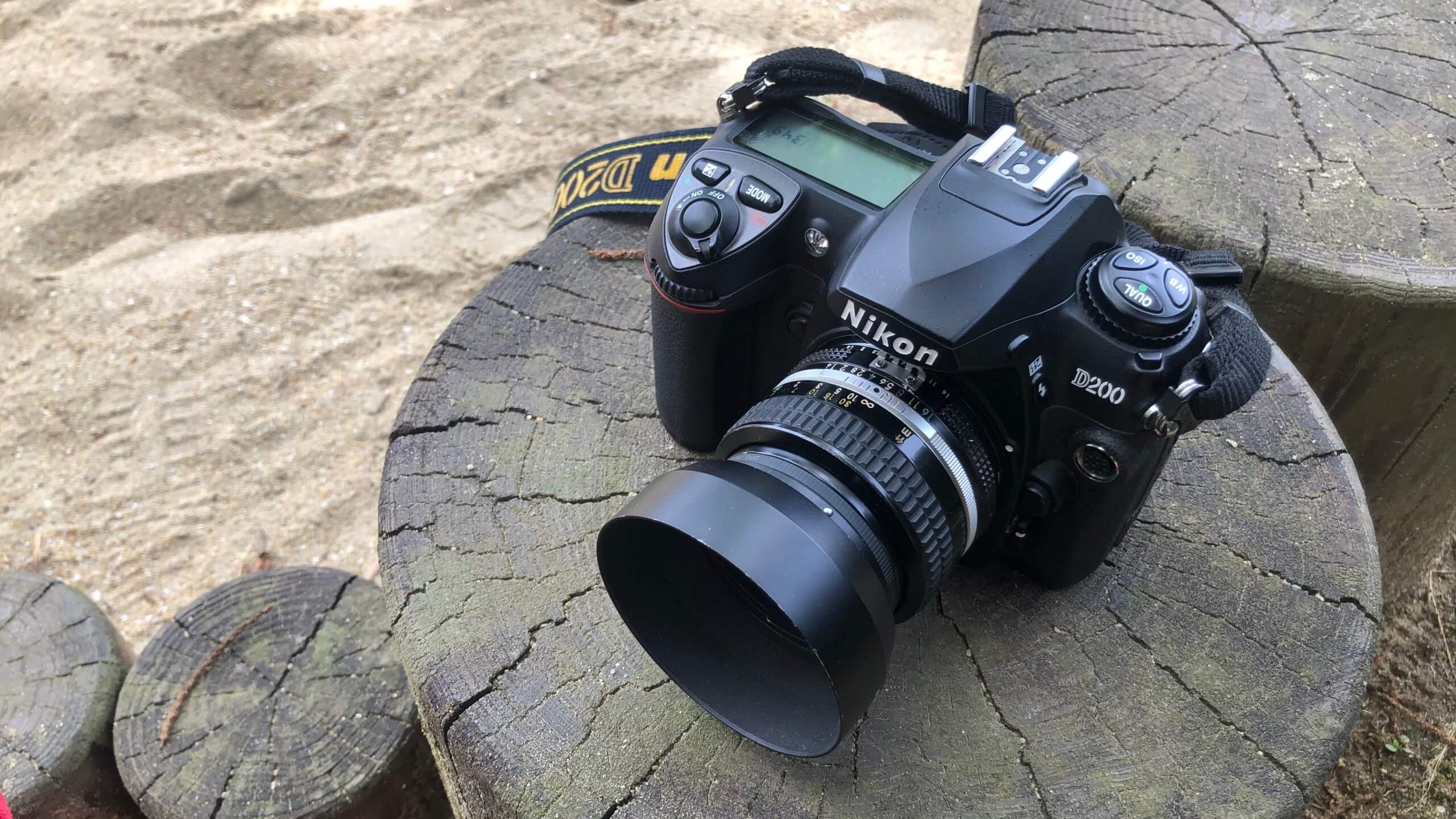 Ai Nikkorを絞り優先で撮れるCCD機、Nikon D200。｜記憶カメラ