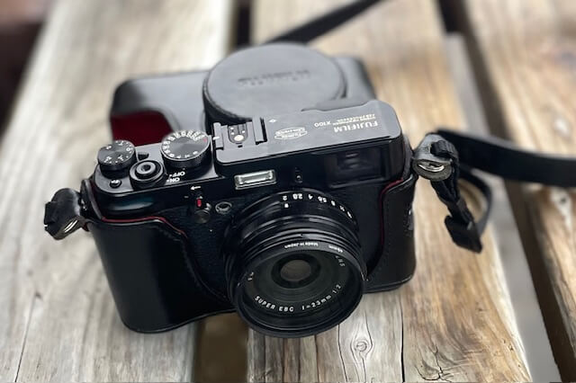 10年を越えてもなお現役、僕とFUJIFILM X100初代機。｜記憶カメラ