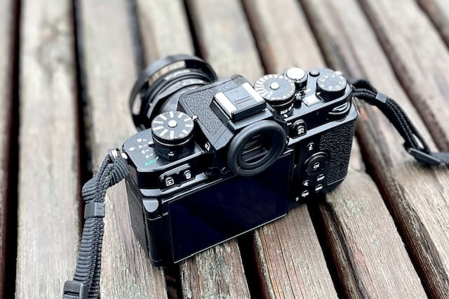 フィルムカメラのあの感触を、僕はやっぱり追いかけている。｜記憶カメラ