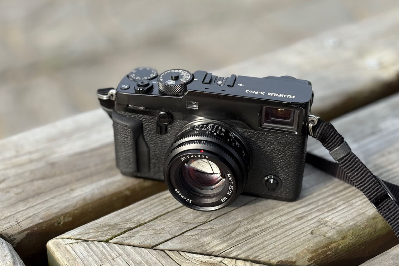 一万円台で手に入れられる、APS-C用大口径レンズ SG-image 35mm f1.2を