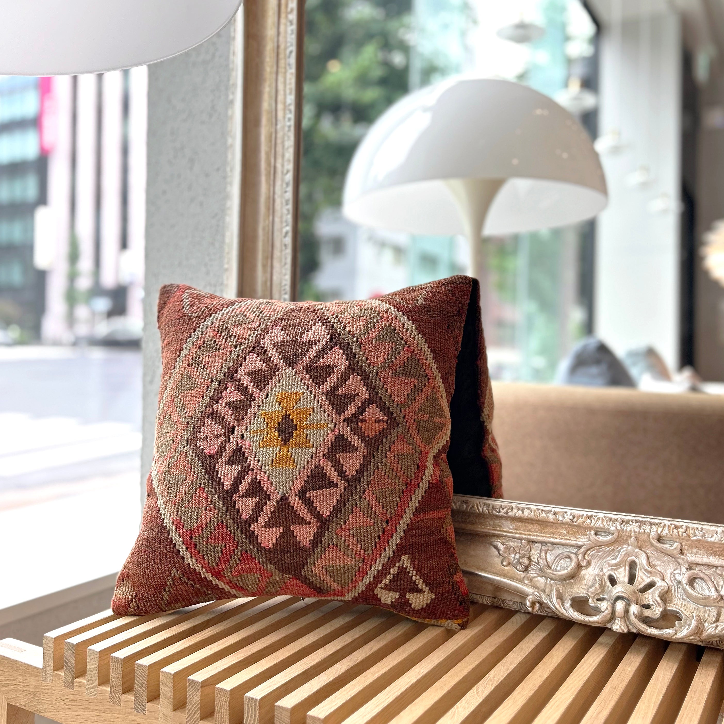 オールドキリム キリムクッションカバー 40×40㎝ (C-15290) – キリム屋