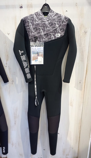 BEWET (FREE SHOULDER)3mmフルスーツ(ML) - サーフボード、ウェット