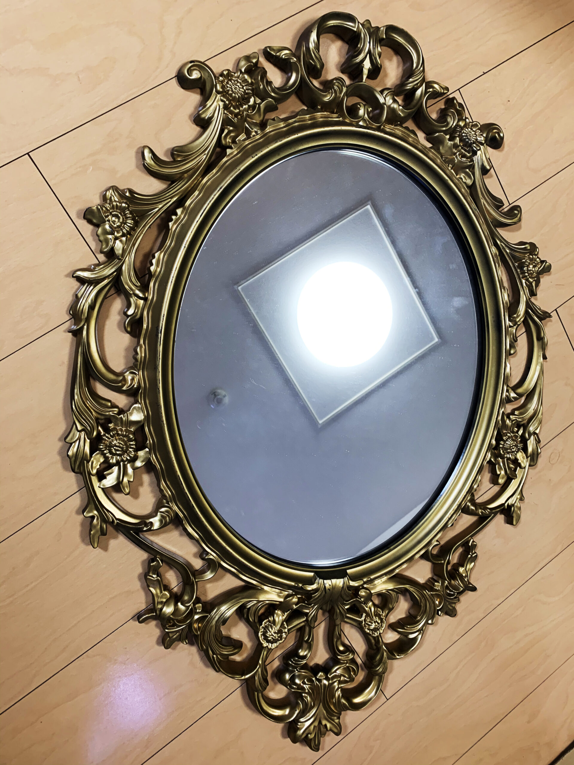 アンティーク調のフレームに楕円形ミラーを取付されたお客様（茨城県