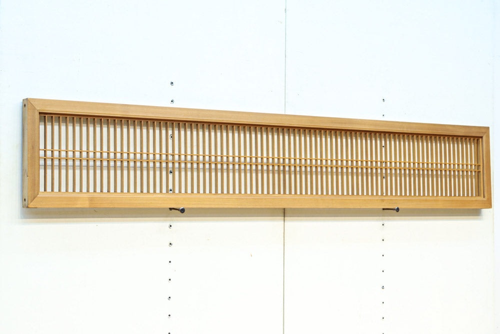 心地の良い木地色で整えた縦繁欄間 E9672 在庫1枚 – 古福庵 [ KOFUKUAN