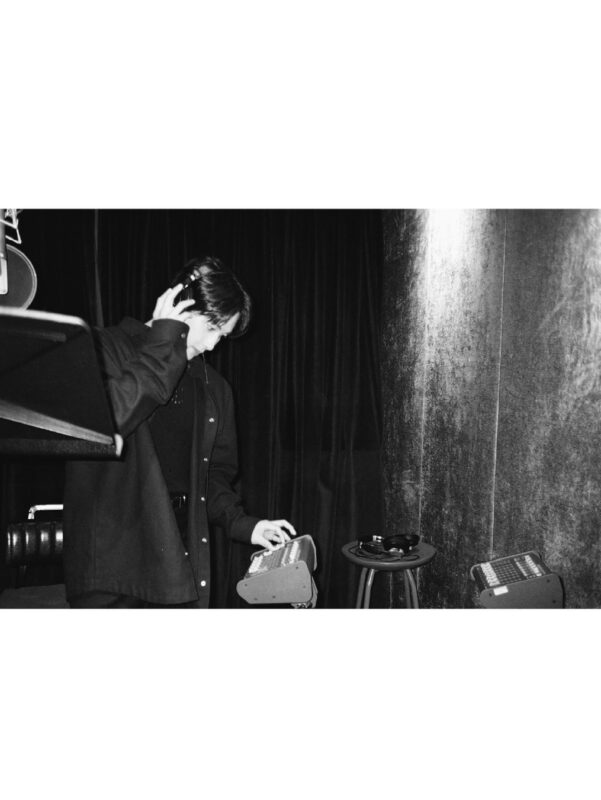 イム・シワン、1stミニアルバム「The Reason」レコーディング風景公開