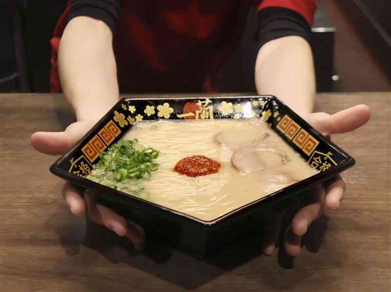 一蘭の合格ラーメンで祈願 福岡・太宰府天満宮【九州・沖縄県紙交換