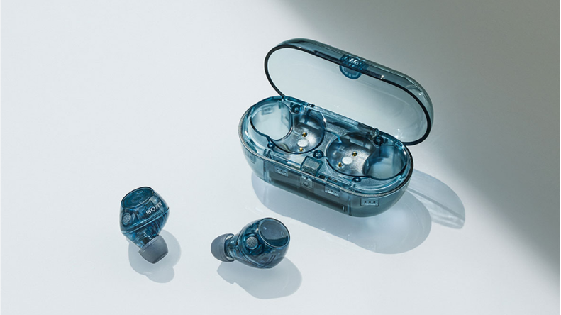 ソニーが海外発表したスケルトン仕様のグラスブルーの 新型NC対応完全