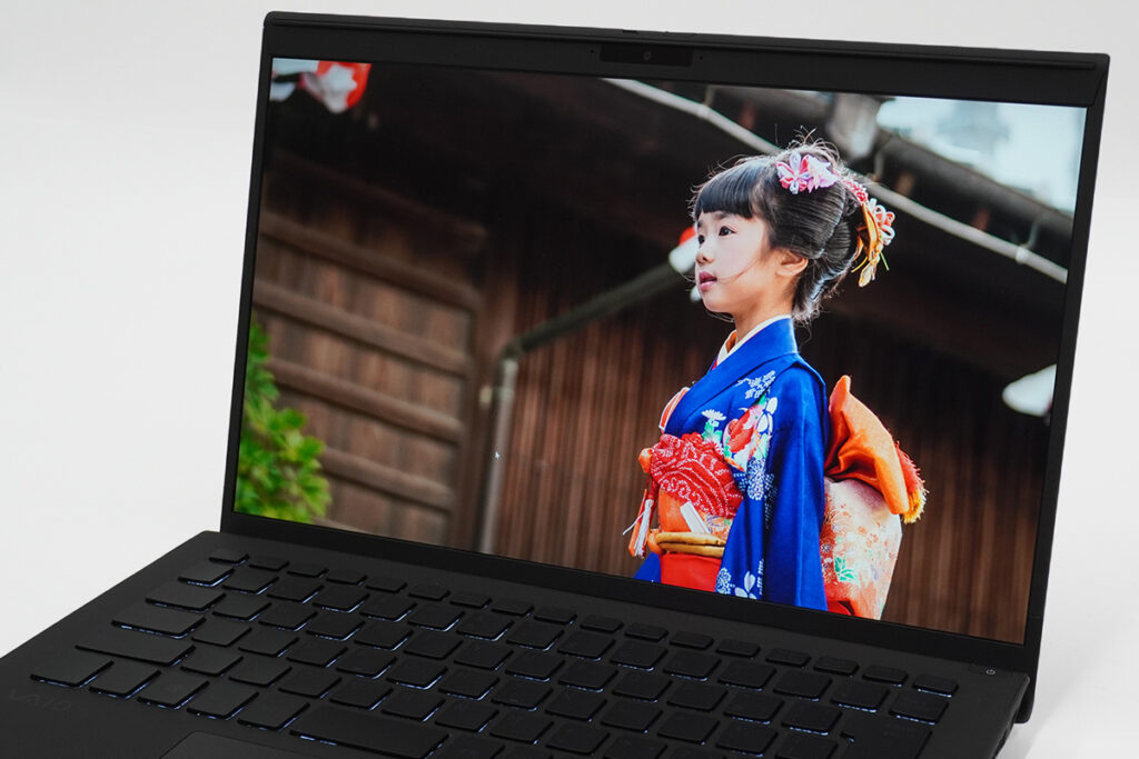 フルカーボンボディとなったフラッグシップモバイル「VAIO Z」レビュー