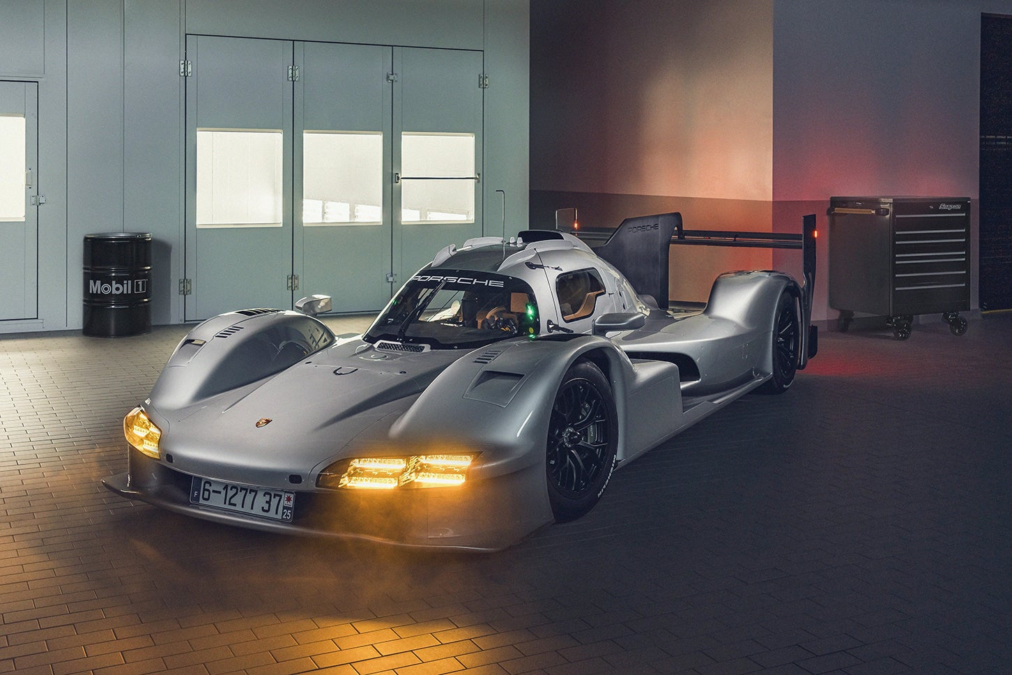 なぜポルシェのレーシングカーが公道に？ 963ハイパーカーをベースに