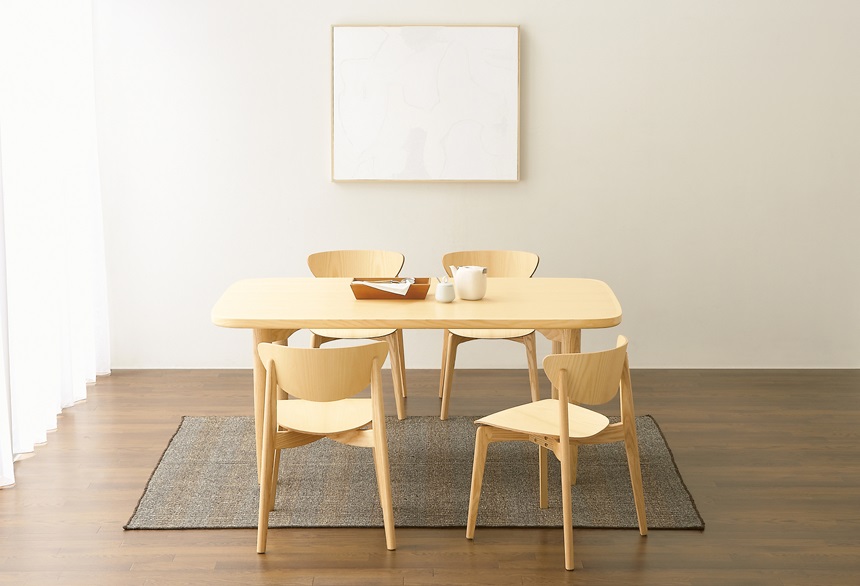 柔らかで軽やかな印象と抜群の座り心地が同居する【天童木工】柳宗理