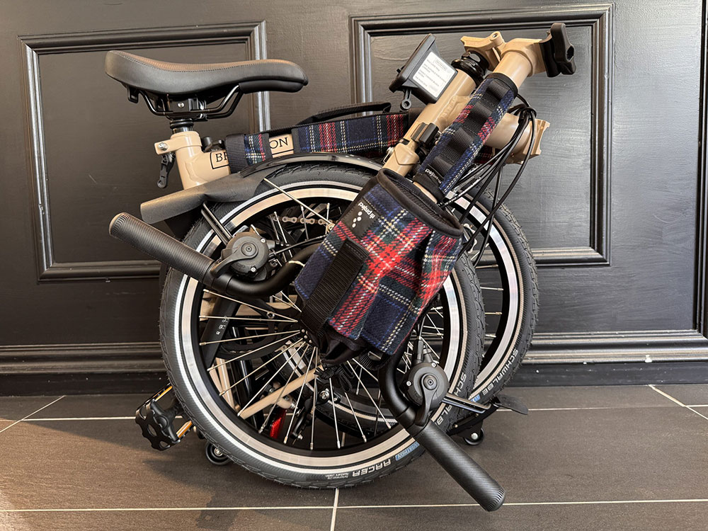 秋冬限定“ツイード”アイテムが登場。ブロンプトンを上品にドレスアップ