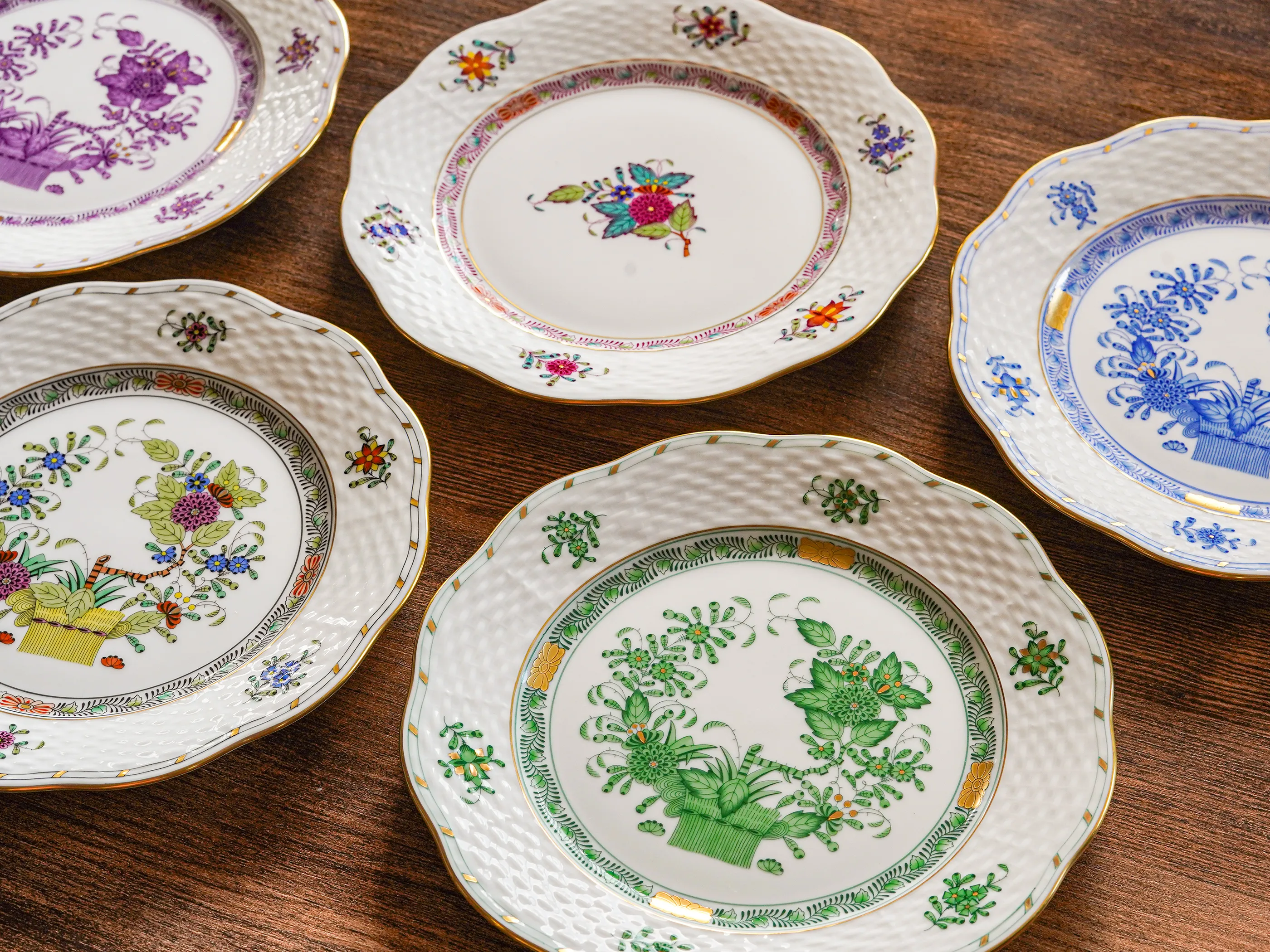 ヘレンドの定番「アポニー」と「インドの華」｜実用にも映える上品な