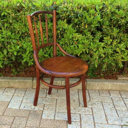 北欧スタイルのスポークチェア