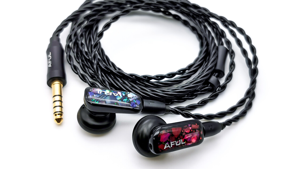 AFUL PolarNight」 イントラコンカ型の枠を超えたデザイン性のモニター