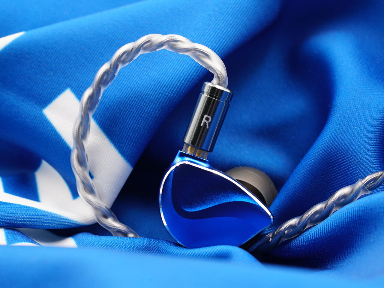 BQEYZ × Angelears Winter Ultra」 骨伝導+12mmDDハイブリッドで話題の