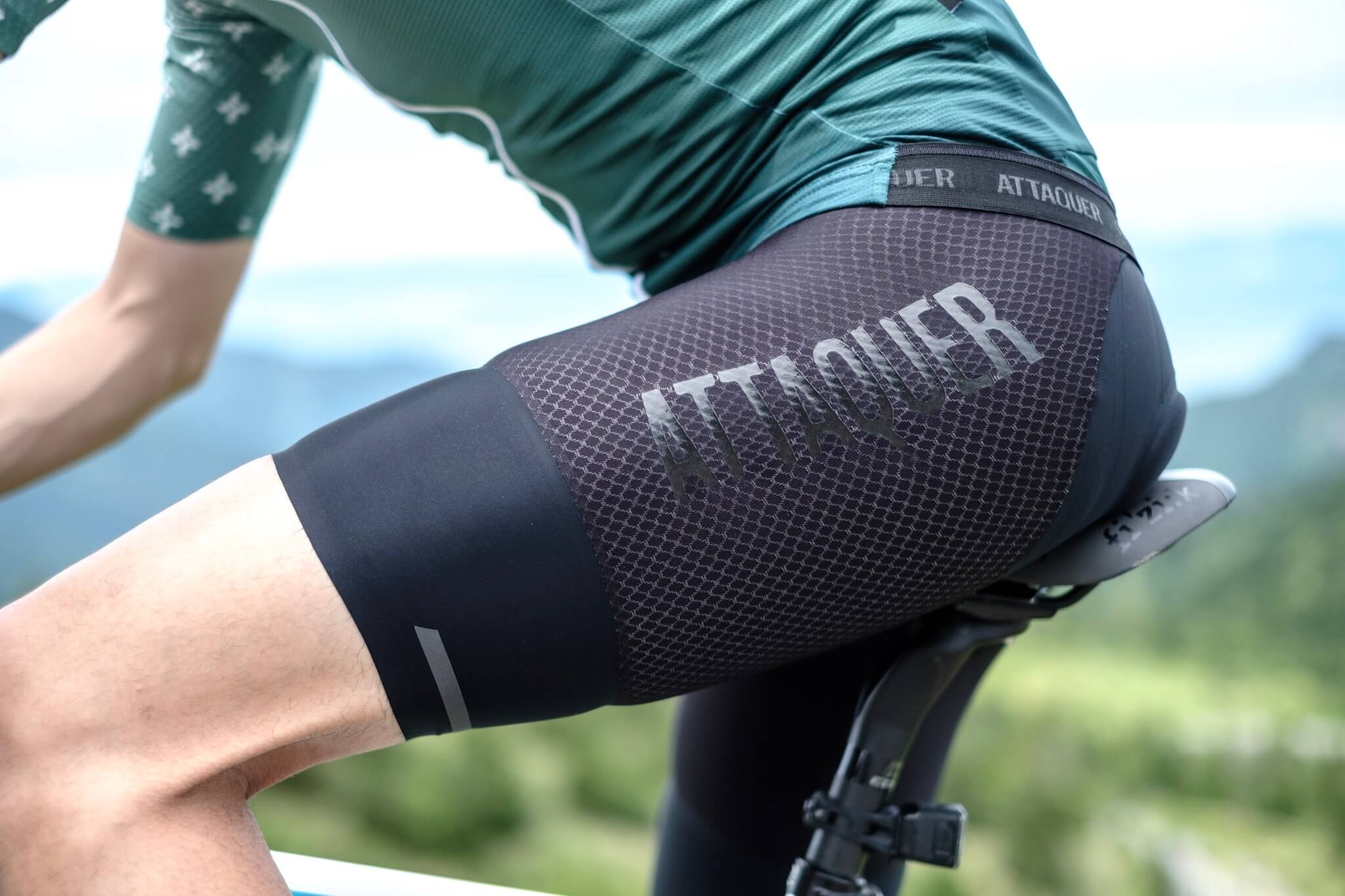 走る本能を焚きつけるジャージ。 「ATTAQUER」RACE ULTRA + & RACE