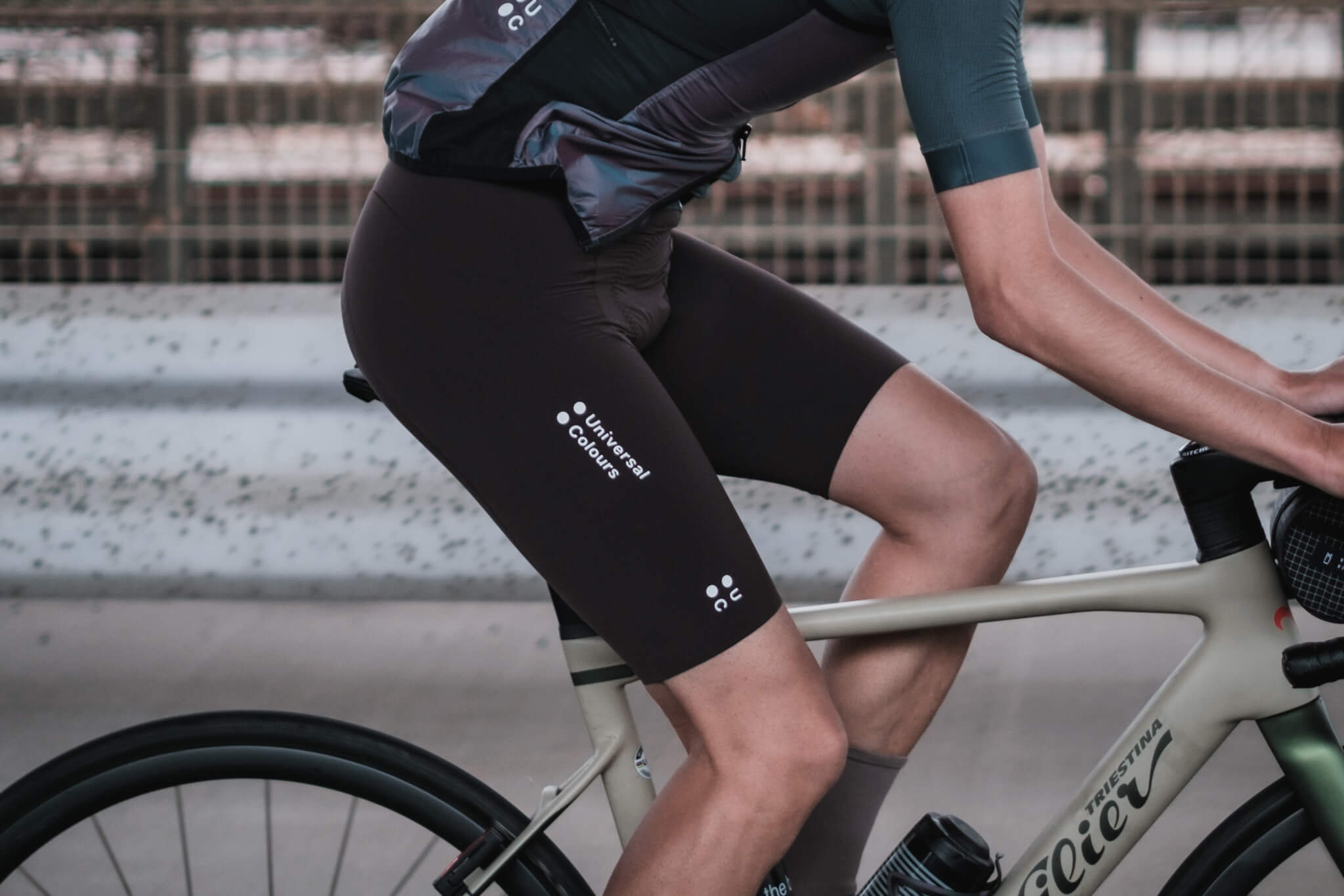 晴れの日も曇りの日も、Universal Coloursで。 - LOVE CYCLIST – ラブ