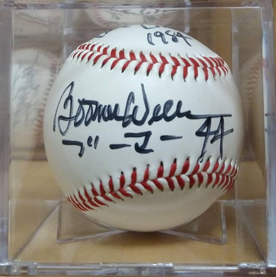 Amazon.co.jp: ブーマーウェルズ 直筆サインボール : スポーツ＆アウトドア