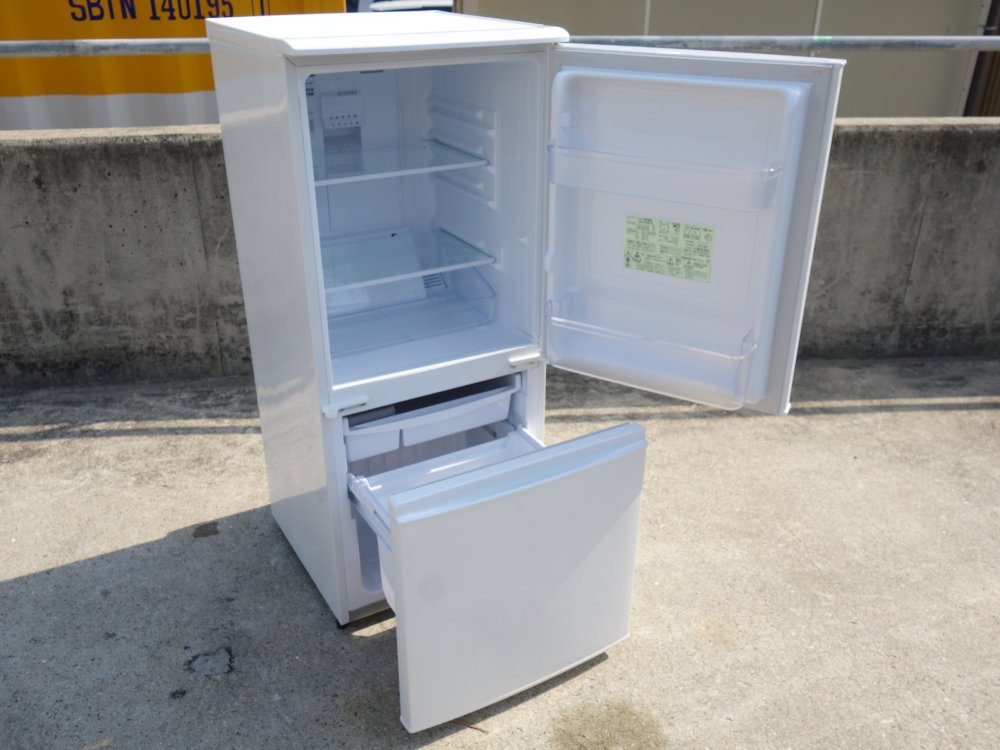 Amazon.co.jp: シャープ 137L 2ドア冷蔵庫 ホワイト系SHARP SJ-14W の