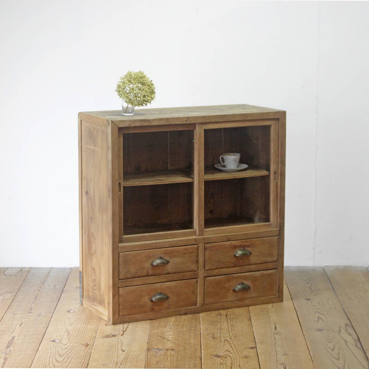 Amazon.co.jp: レトロ戸棚食器棚収納キャビネットガラス引き戸引き出し