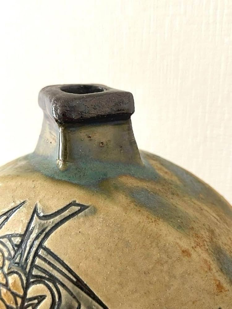 Amazon.co.jp: 壺屋焼 金城次郎長女 宮城須美子 魚紋花瓶 花入れ 沖縄