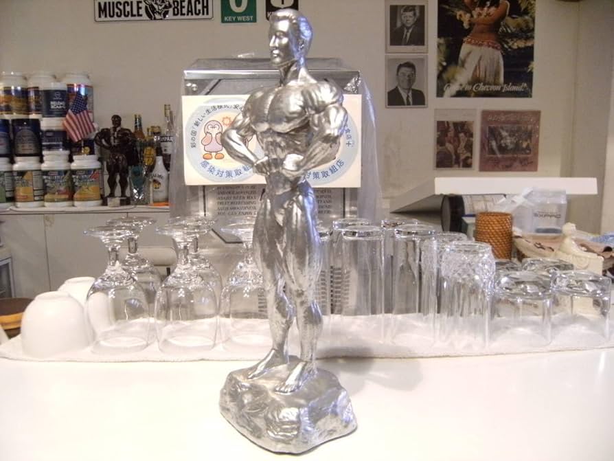 Amazon.co.jp: 選手権大会 ボディビル トロフィー 置物 オブジェ