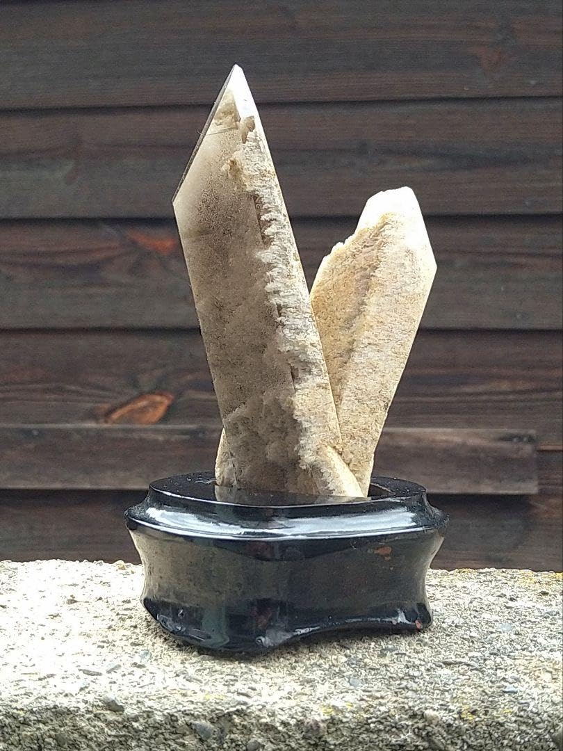 Amazon.co.jp: ガーデンクォーツ 原石 V型ポイント クラスター 台座