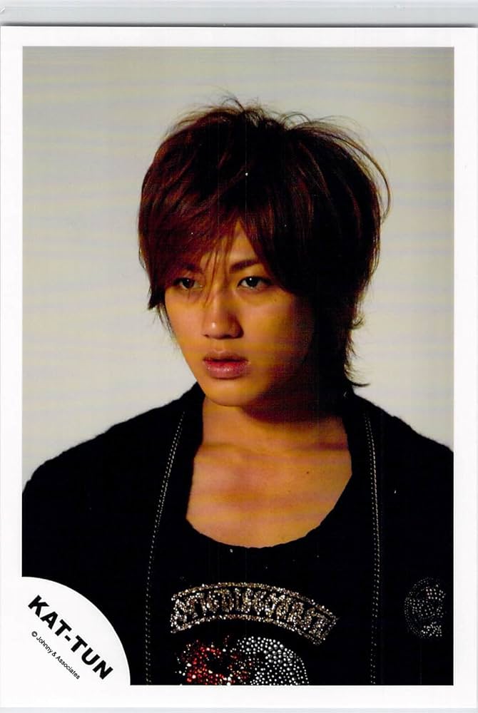 Amazon.co.jp: KAT-TUN 赤西 仁 【公式写真・スリーブ付き】 b119 : ホビー