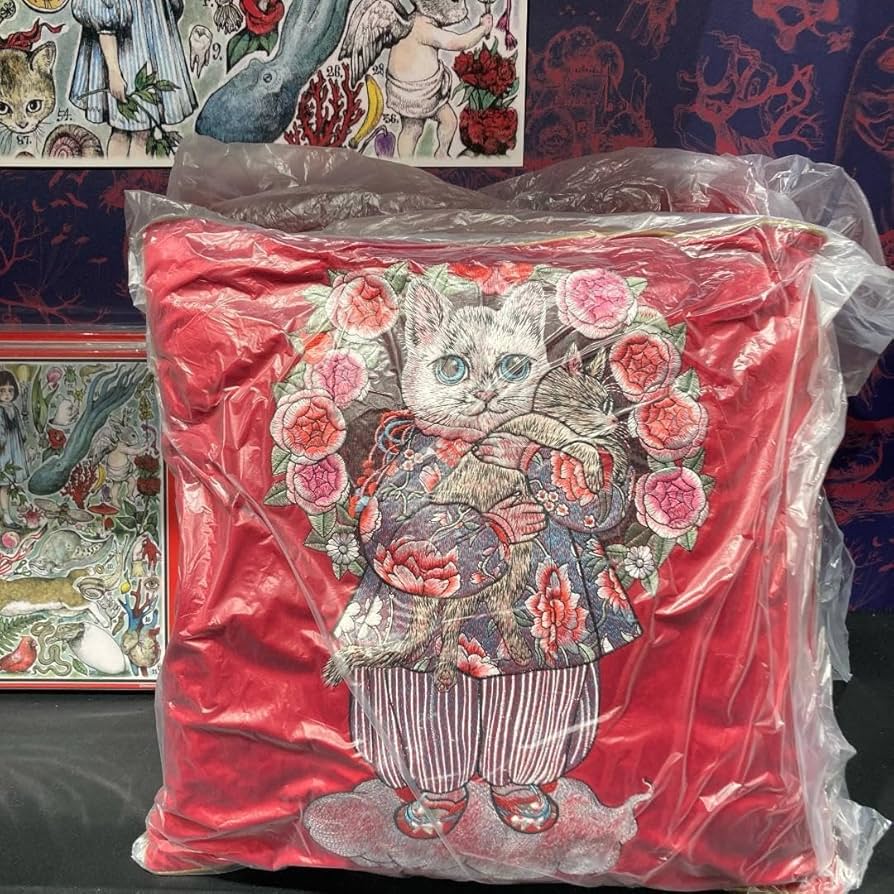 Amazon.co.jp: 台湾限定 ヒグチユウコ展 こはる 一面刺繍 クッション