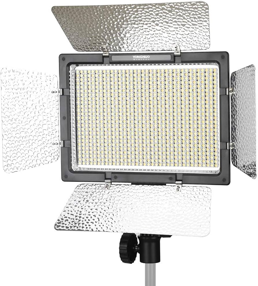 Amazon | Yongnuo YN-900 LEDビデオライト900球のLEDを搭載 カメラ