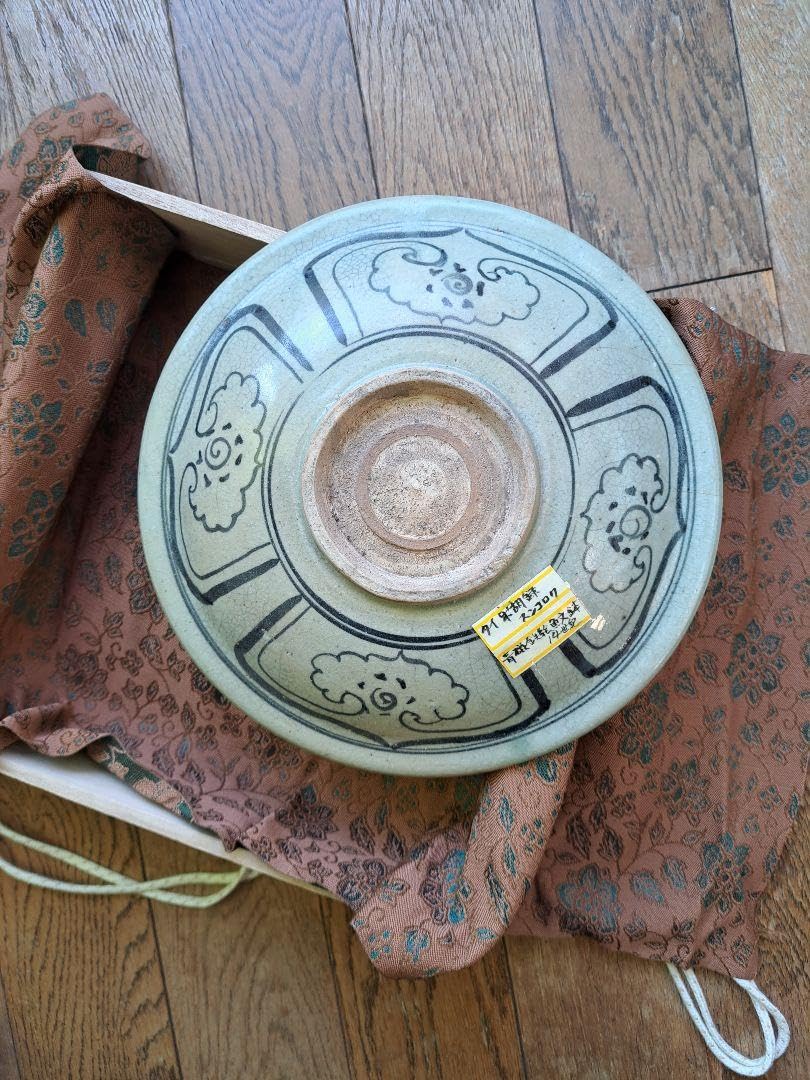 タイの古い皿 スンコロク青磁鉄絵 【公式通販】