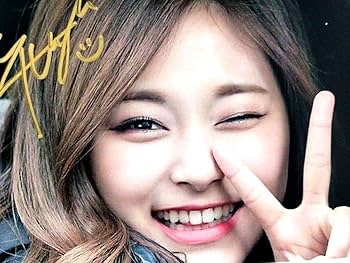 Amazon.co.jp: ツウィ直筆サイン入り2Lサイズ写真…TWICE… TZUYU : おもちゃ
