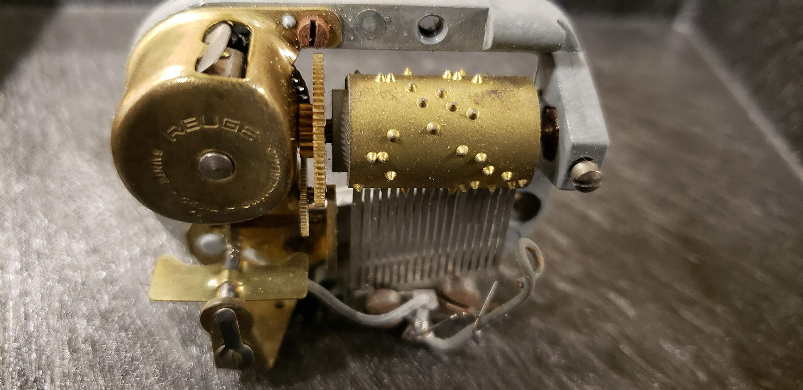 Amazon.com: Splendid Music Box Co. Reuge Swiss 18 Note Musical