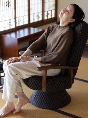 Amazon｜エムール 回転高座椅子 ゆるり リクライニングチェア 高齢者