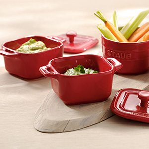 Amazon｜staub ストウブ 「 アーティチョークココット 13cm バジル