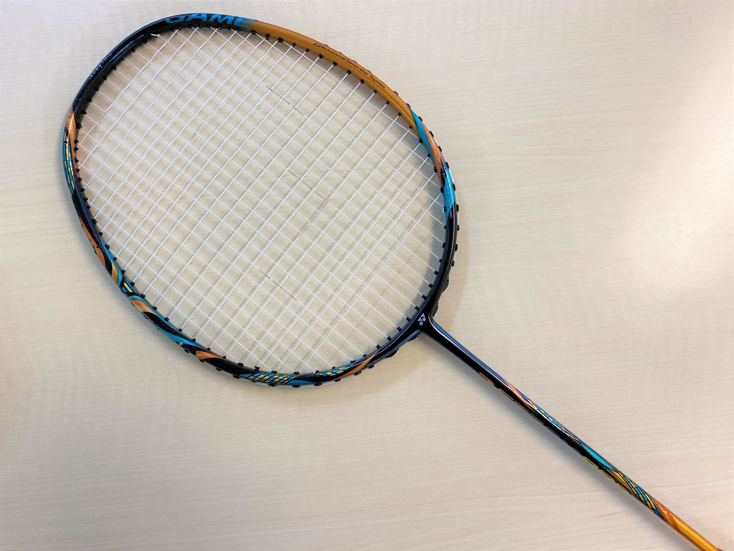 実打レビュー】コスパ◎『アストロクス88D GAME』バドミントンラケット