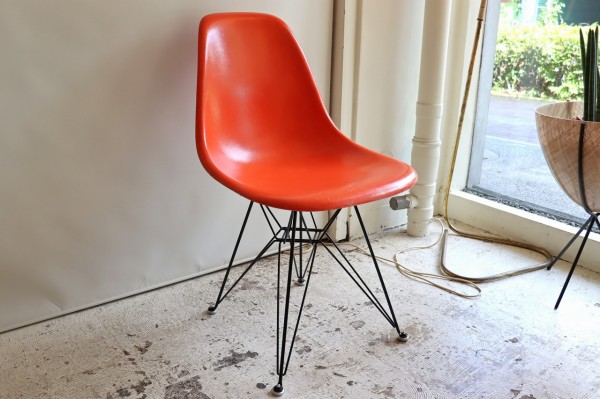 ハーマンミラー社製イームズ サイドシェルチェア(オレンジFRP