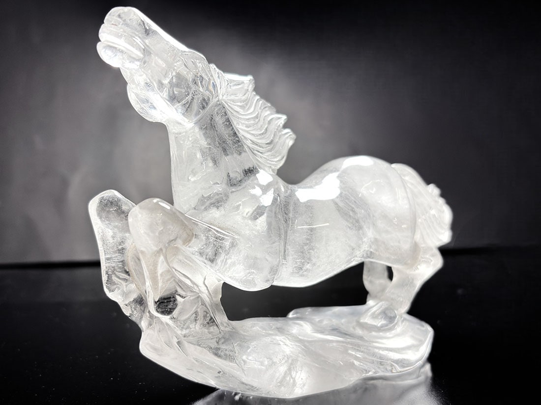 2026年干支】馬彫刻 水晶 (木製台座付き)